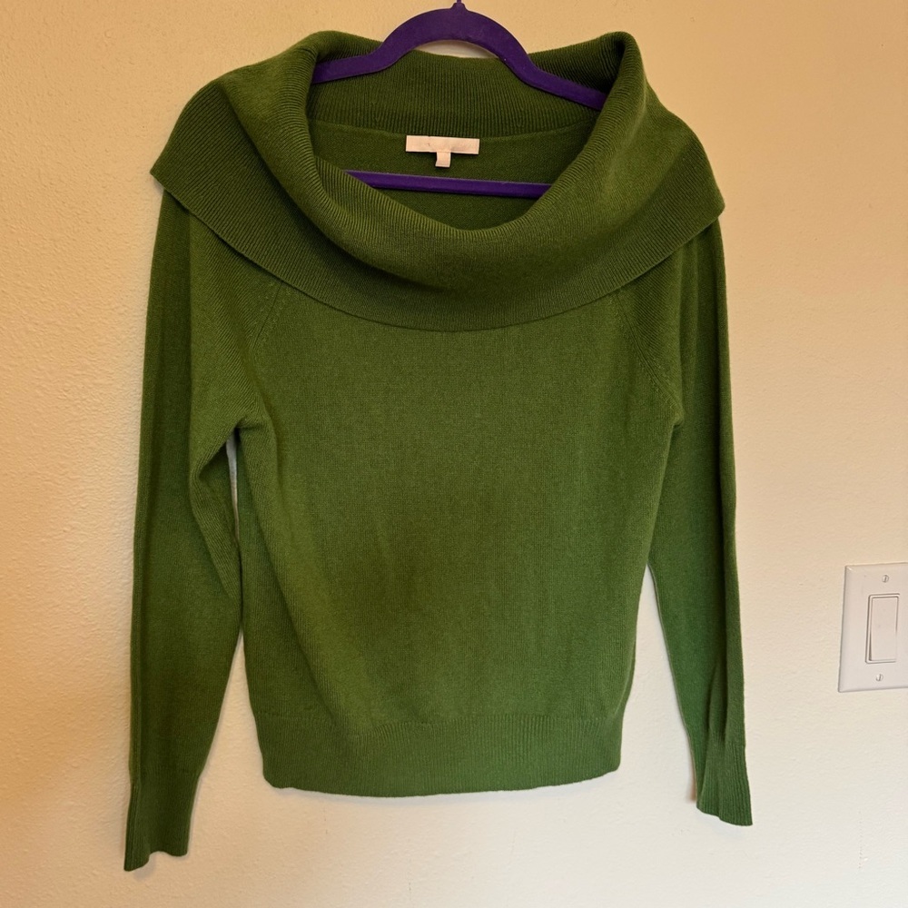 LIKE NEW Cashmere Project Green Off Shoulder Sweater Long Sleeve 100% Cashmere S
